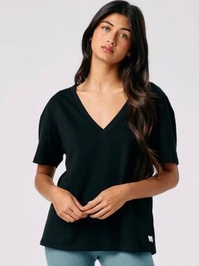 Vuori Sutton V Neck